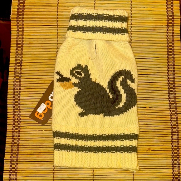 Cream and Black Squirrel little cat Sweater - Picture 1 of 3